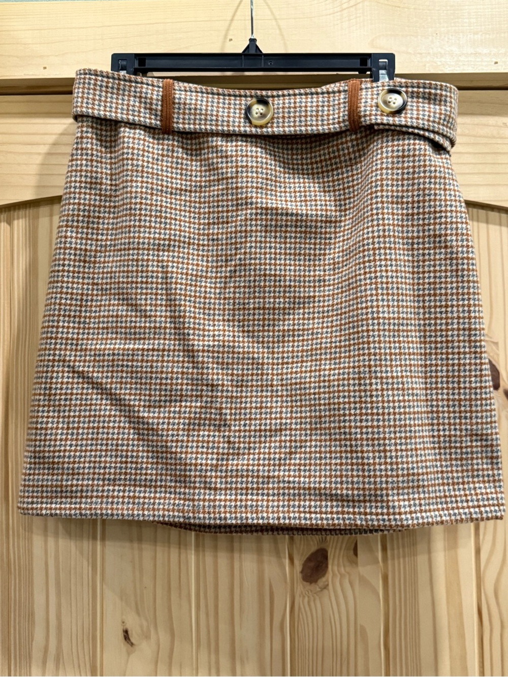 Moon River Classic Houndstooth Mini Skirt in Brown and Cream